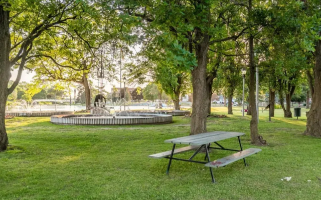 Iconic Rideau 1Bd Unit Balcony Free Parking 1