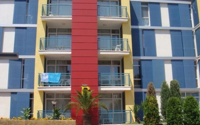Апартаменты Elite 4 Apartment Болгария, Солнечный берег - отзывы, цены и фото номеров - забронировать отель Elite 4 Apartment онлайн вид на фасад