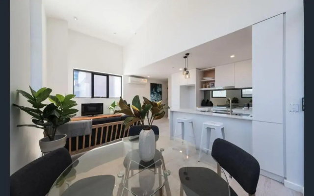 Bond Quarter Loft
