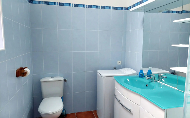 Semi-detached house with sea views, Cléder