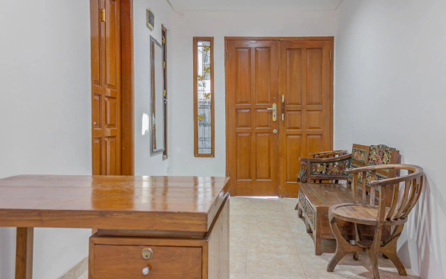 OYO 366 Thamadhiro Residence