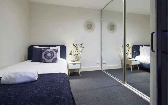 Apt Walking Distance to MCG & Epworth Hospital