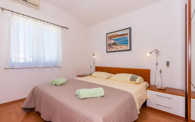Apartments Ivan - 15 m from beach