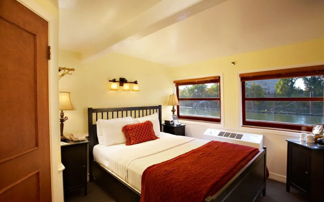 Delta King Hotel