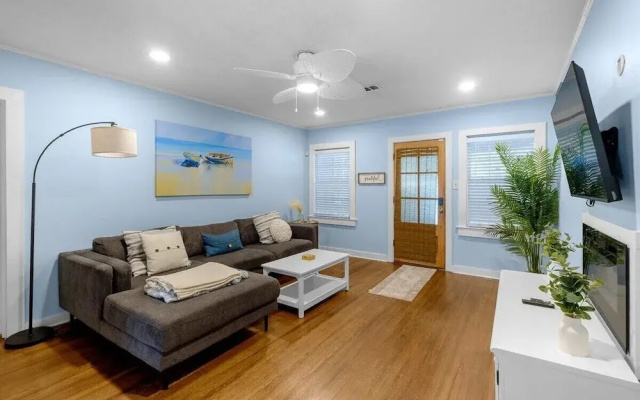 House on 6th- 3 Bed/2 Bath Home Located a Short Drive to Downtown Gulfport