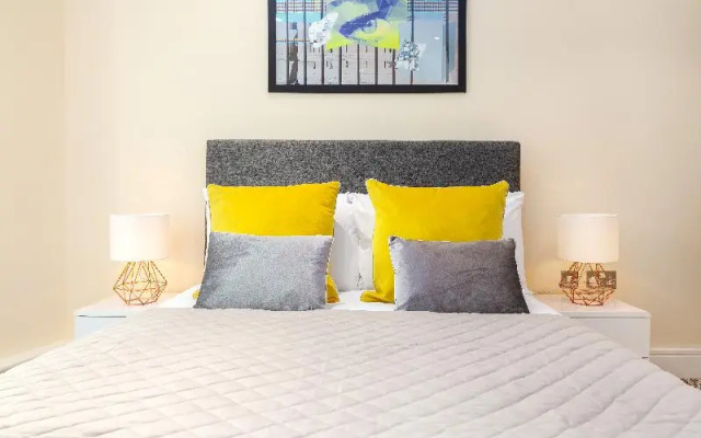 Sublime Lanterns Court One-Bedroom Apartments
