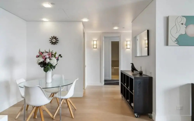 Panoramic Views 2 Bedroom Penthouse Apartment With Carpark