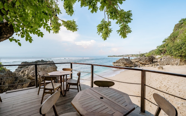 Santai by The Korowai Uluwatu