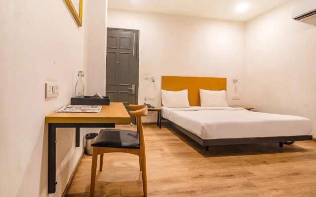 Fabhotel Kingston House