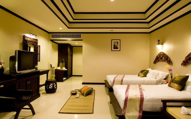 Kanok Buri Resort
