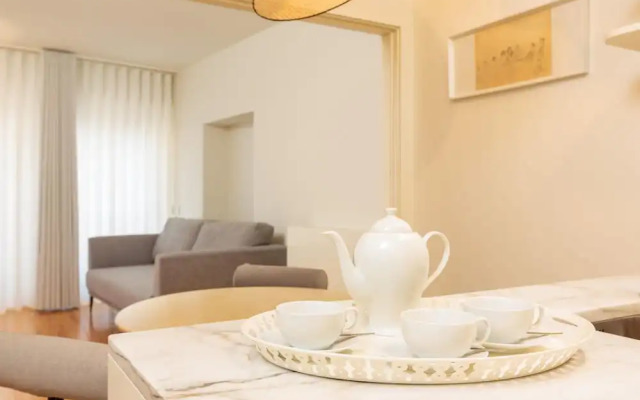 Flores M in Porto With 1 Bedrooms and 1 Bathrooms