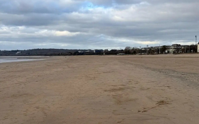 Bayview 1-bed Swansea Retreat