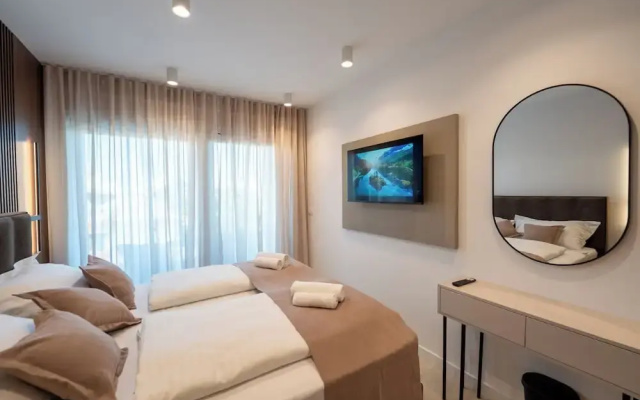 Bumblebee apartments & rooms with pool