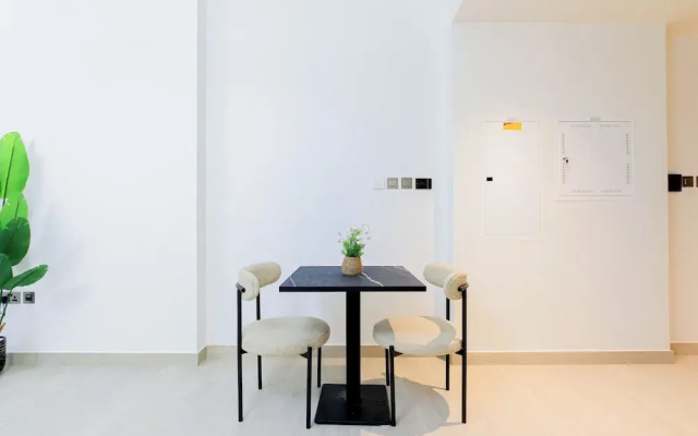 Stylish Stu in Medore Modern Amenities