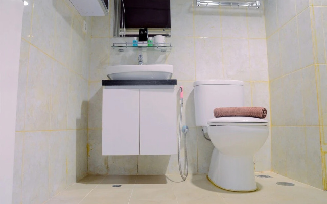 Cozy Studio Room Tamansari The Hive Cawang Apartment By Travelio