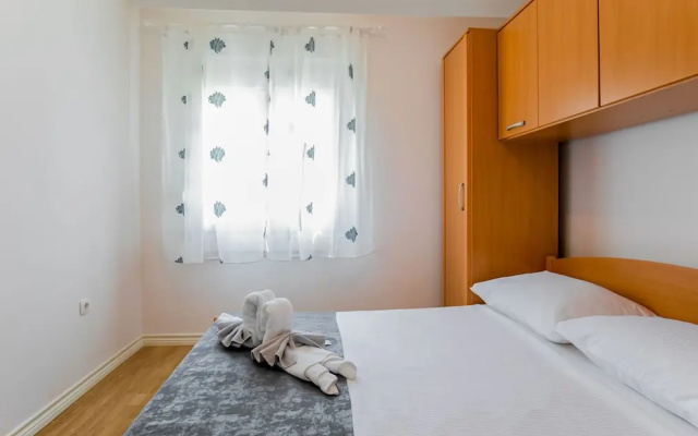 Attractive Apartment in Mastrinka near Sea Beach