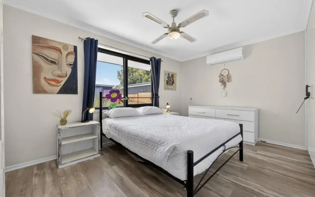 Coastal 2-bed Home With Pool & Spa
