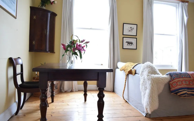 Quirky 1 Bedroom Flat in Highbury With Roof Terrace