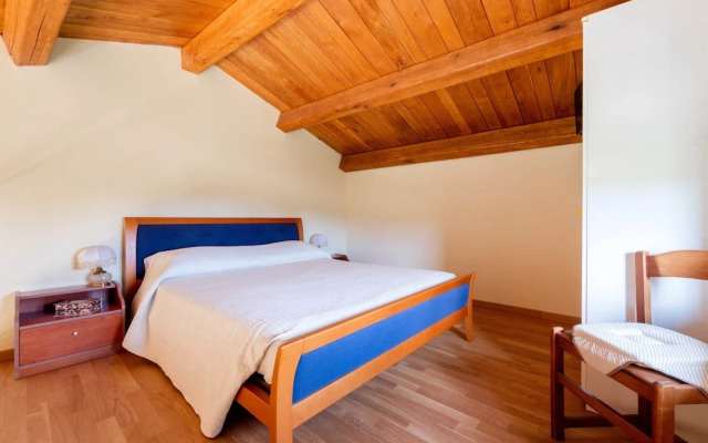 Secluded Apartment in Pennabili with Whirlpool