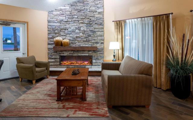 GrandStay Hotel & Suites