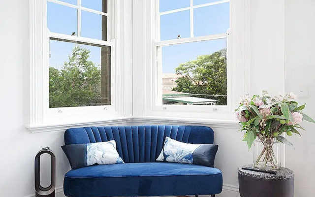 Beautiful Studio in Heritage Building With Balcony