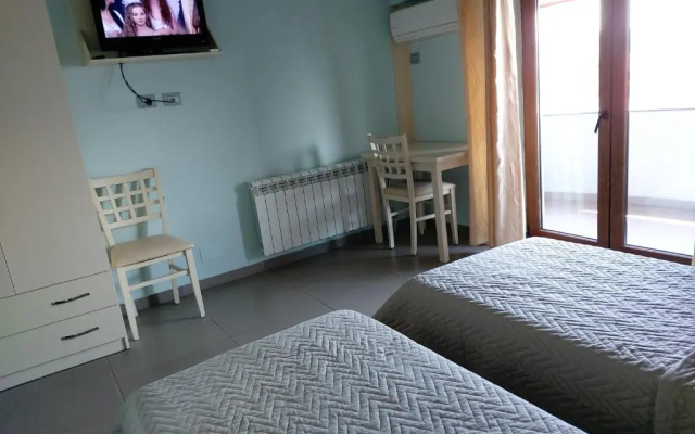 Piazza Hotel