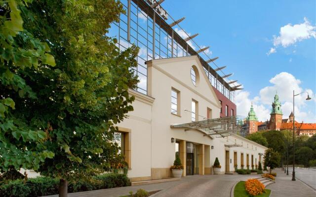 Отель Sheraton Grand Krakow Краков вид на фасад