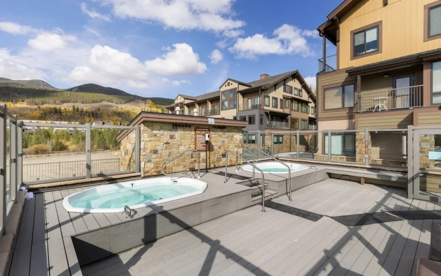 2754 Slopeside Condo by RedAwning