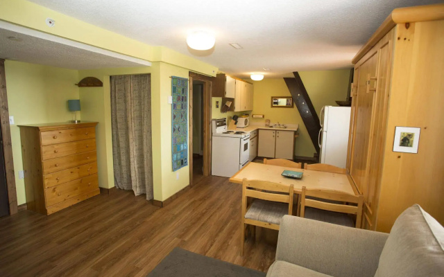 Pinnacles Suite Hotel