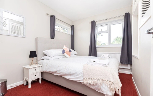 The Christchurch Hideaway, Hot Tub , 2 Bedrooms