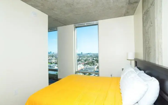 Hollywood Emanuela Apartment