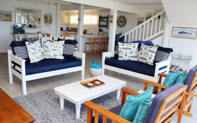 Baby Whale Bliss - Beachfront House