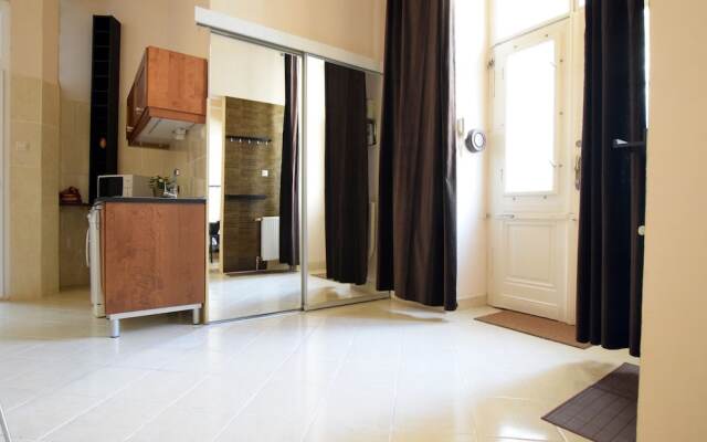 Отель Standard Apartment by Hi5 - Mérleg 9. Венгрия, Будапешт - отзывы, цены и фото номеров - забронировать отель Standard Apartment by Hi5 - Mérleg 9. онлайн