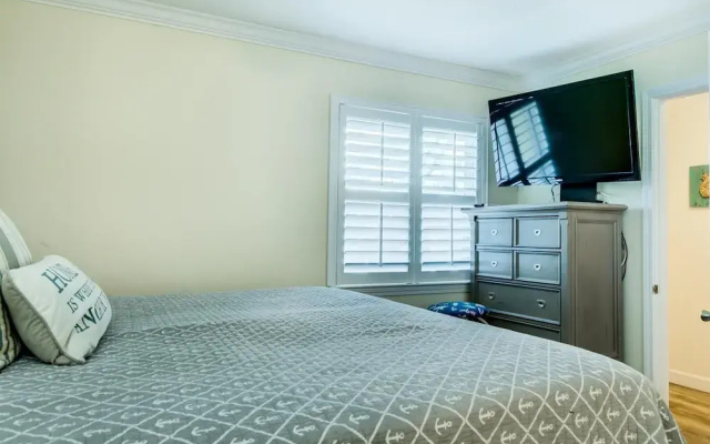7 D, One Bedroom Condo