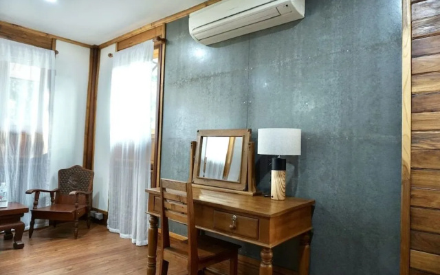 Tha Ma-O Bouteak Homestay