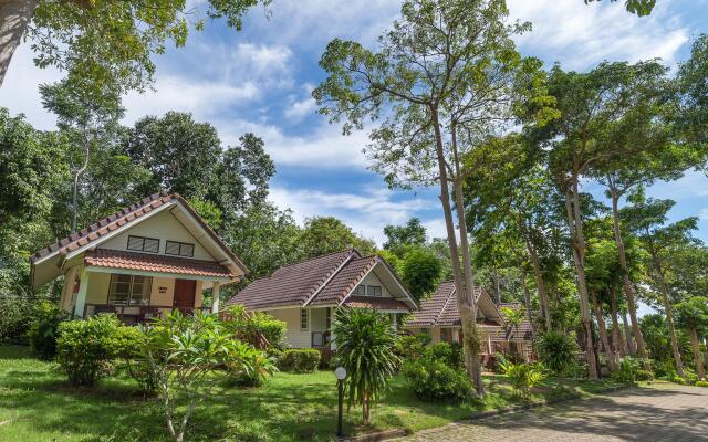 Отель Lanta Manda Resort вид на фасад