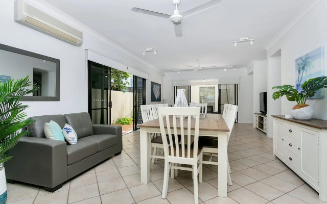 Palm Cove Retreat