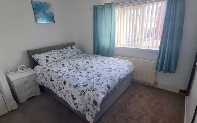 Spacious 3 Bed 2 Baths Free Wifi Central Location