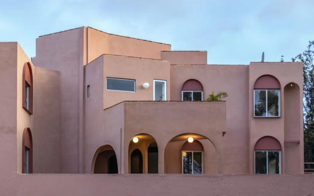 Casa Rosa by Domi Housing