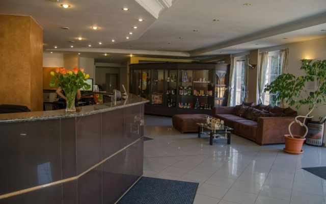 Hotel West