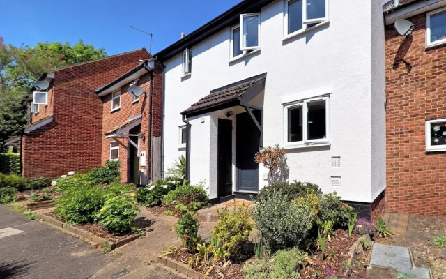 Tranquil Garden Retreat in Buckhurst Hill