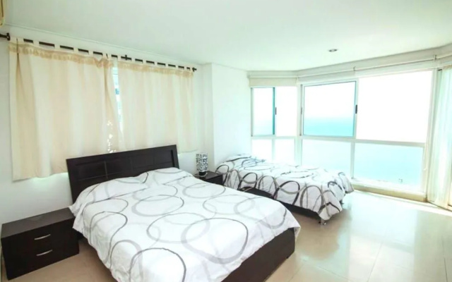 Torres del Lago Apartments