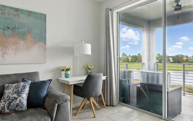 Beautiful Lakeview Retreat Near Disney