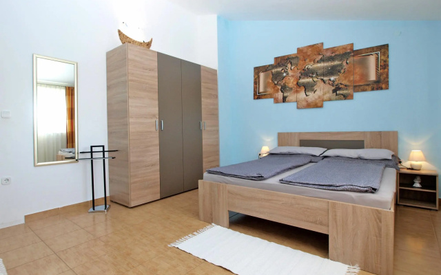 Apartment 1800
