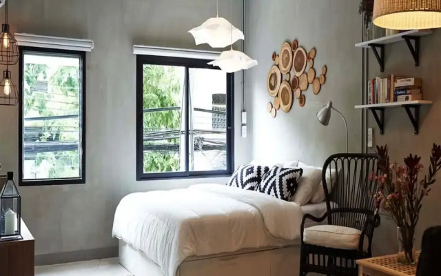 Executive Elegance Luxe Suite for Travelers