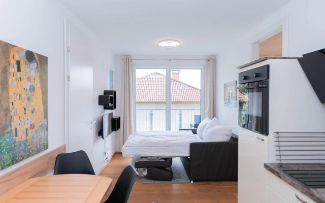 Modern apartment near city center - balcony