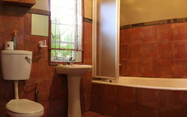 Emahlathini Guest Farm Guest House