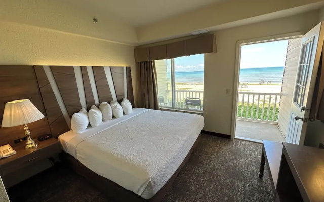Mackinaw Beach & Bay Inn & Suites