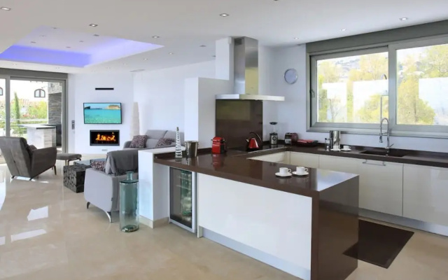Villa - 5 Bedrooms with Pool, WiFi and Sea views - 105009
