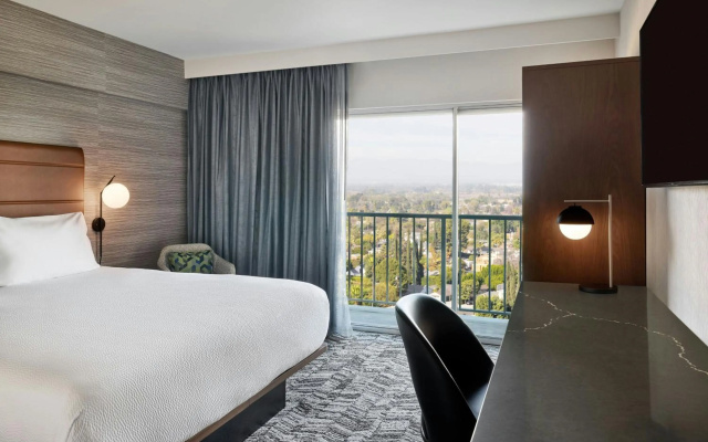 Courtyard by Marriott Los Angeles - Sherman Oaks